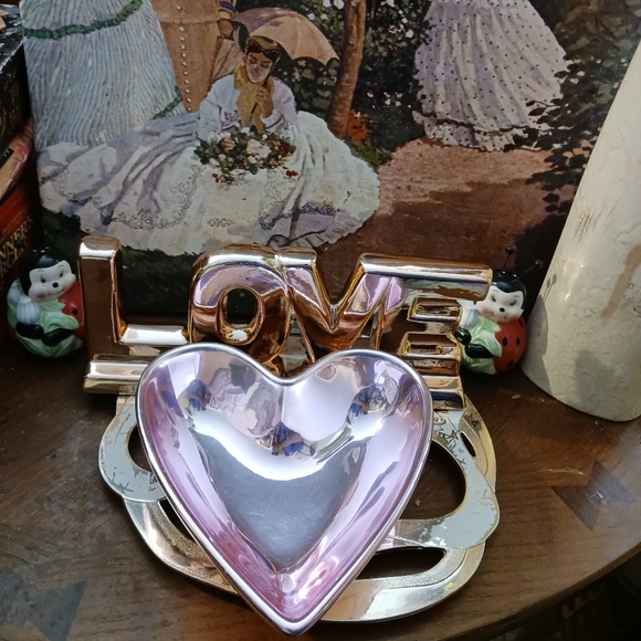 Shiny Pink Heart shaped dish And A Shiny Ceramic ✨️ "LOVE In The Air"💙 Sign. - Picture 2 of 14